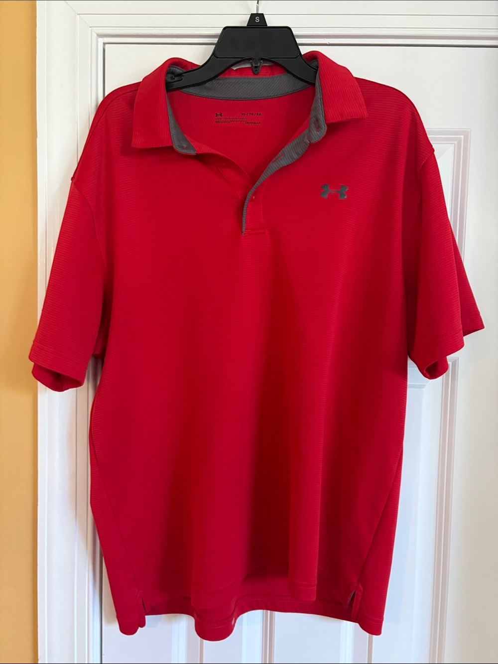 Under Armour Men’s Red Polo XL